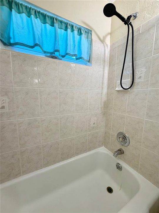 For Sale: $144,500 (2 beds, 1 baths, 645 Square Feet)