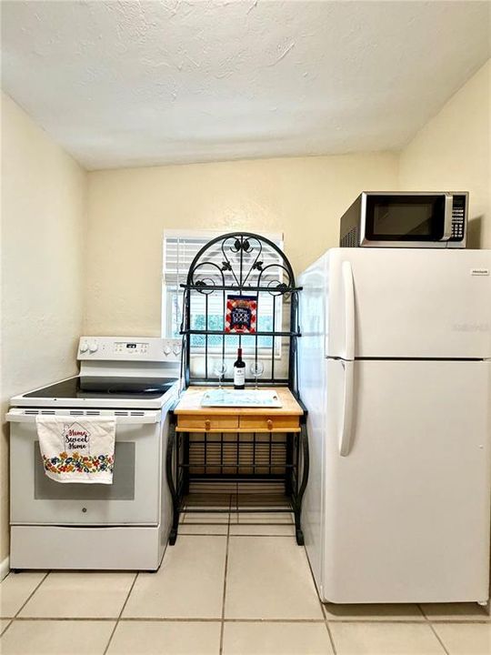 For Sale: $144,500 (2 beds, 1 baths, 645 Square Feet)