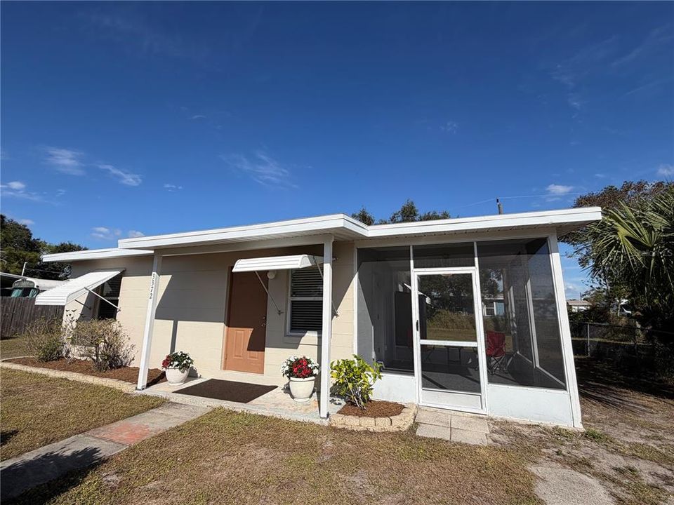 For Sale: $144,500 (2 beds, 1 baths, 645 Square Feet)