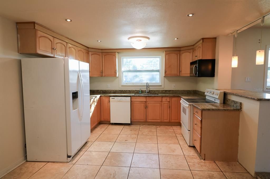 待售: $308,000 (3 贝兹, 2 浴室, 1281 平方英尺)