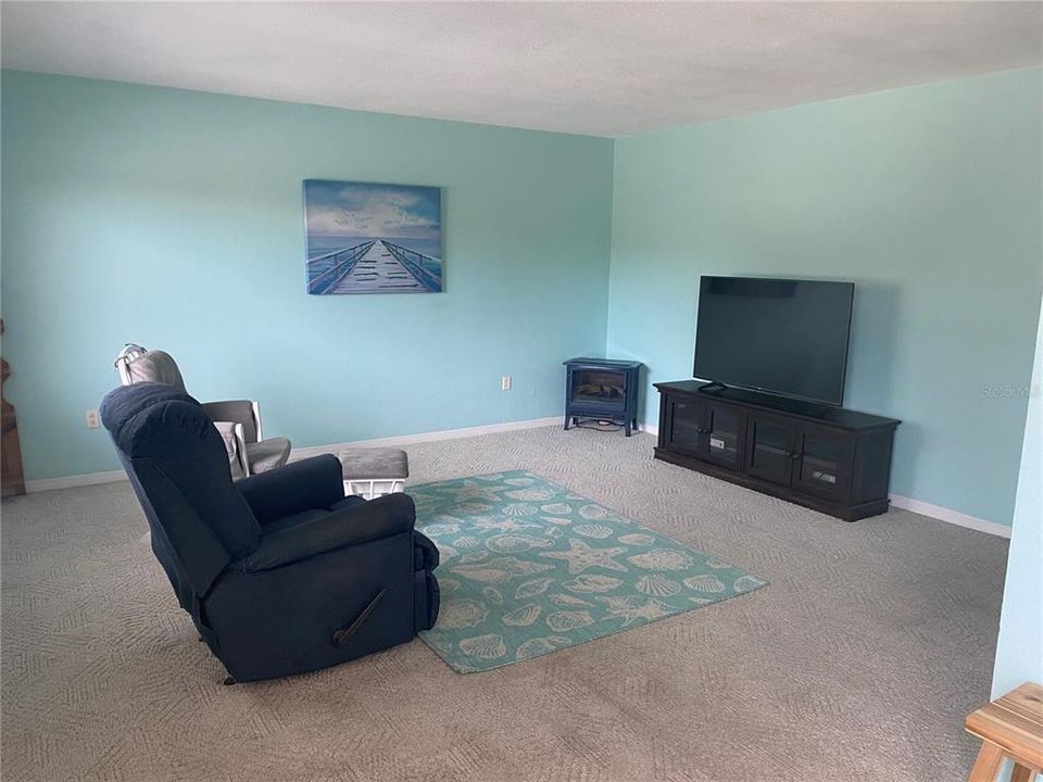 For Sale: $104,900 (2 beds, 2 baths, 912 Square Feet)