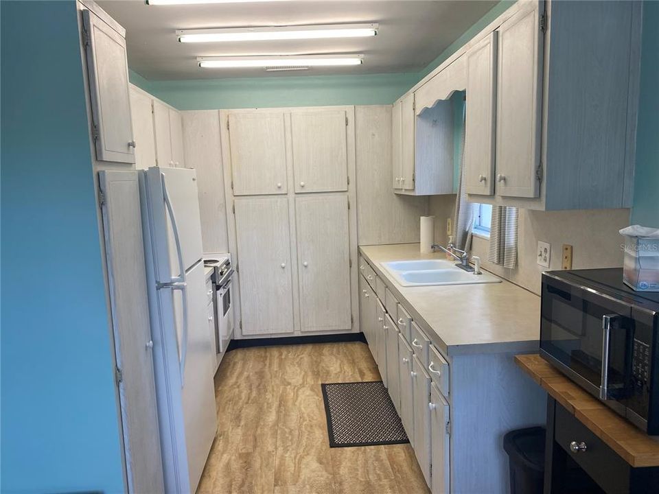 For Sale: $104,900 (2 beds, 2 baths, 912 Square Feet)