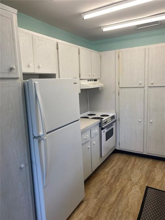 For Sale: $104,900 (2 beds, 2 baths, 912 Square Feet)