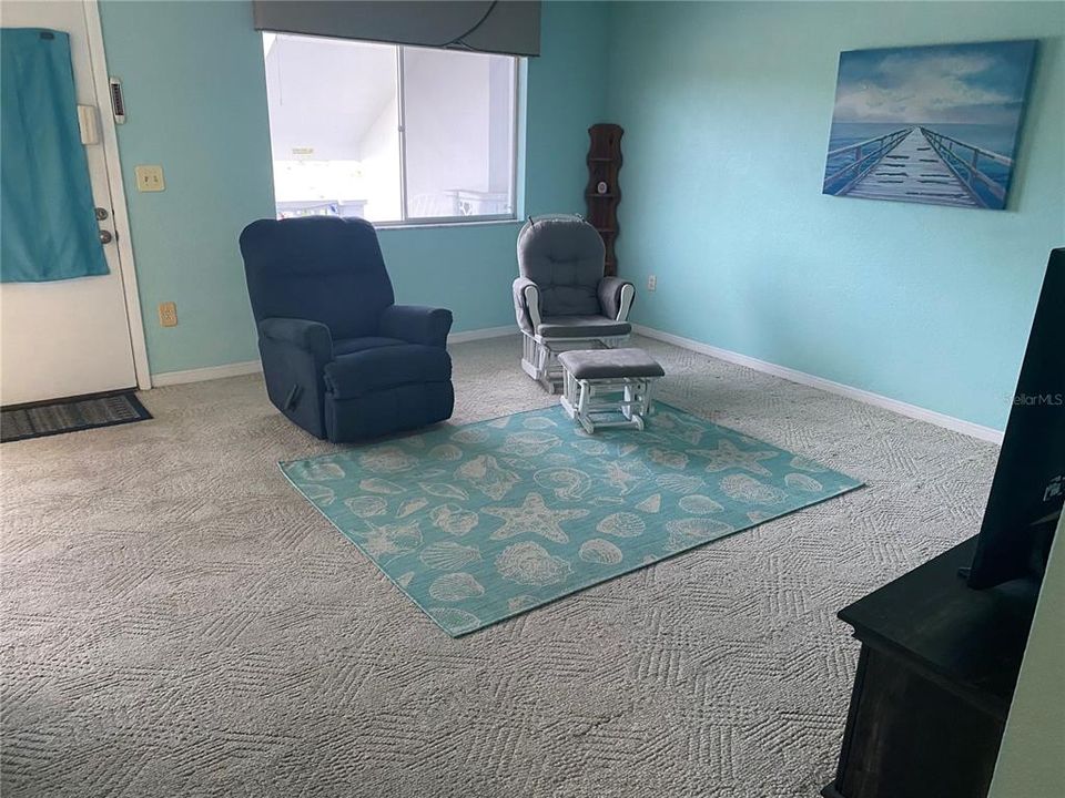 For Sale: $104,900 (2 beds, 2 baths, 912 Square Feet)