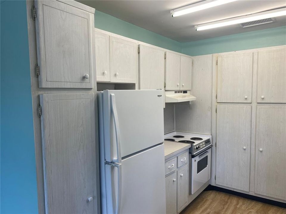 For Sale: $104,900 (2 beds, 2 baths, 912 Square Feet)