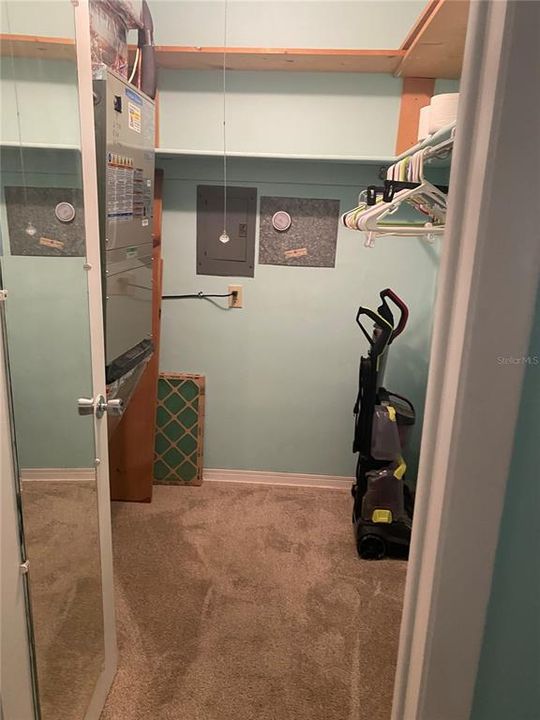 For Sale: $104,900 (2 beds, 2 baths, 912 Square Feet)