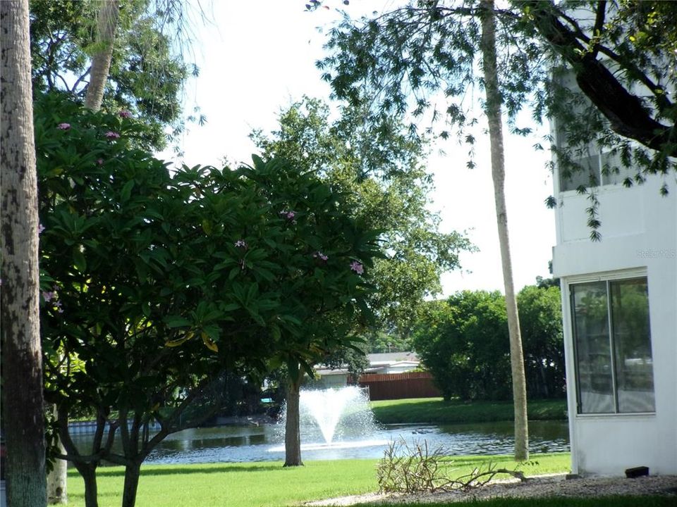 For Sale: $104,900 (2 beds, 2 baths, 912 Square Feet)