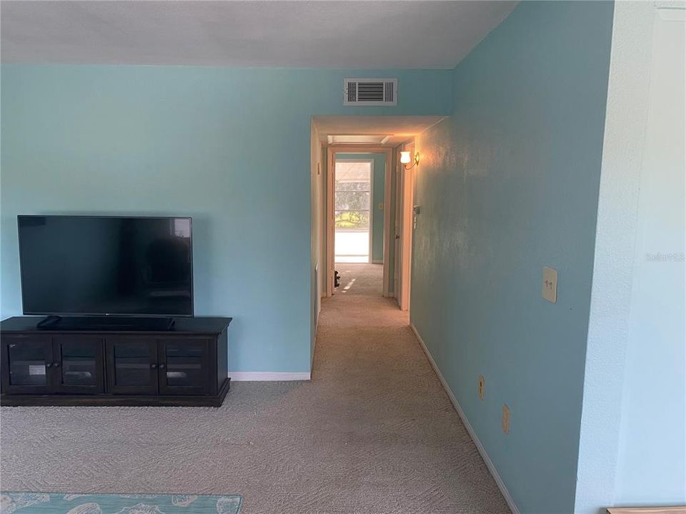 For Sale: $104,900 (2 beds, 2 baths, 912 Square Feet)