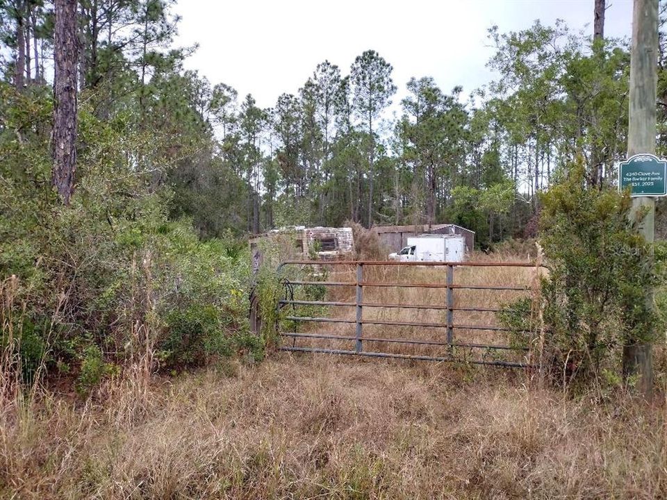 En Venta: $84,900 (2.27 acres)