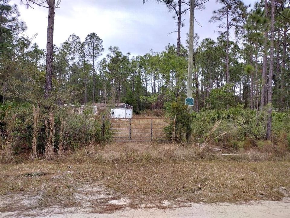 En Venta: $84,900 (2.27 acres)