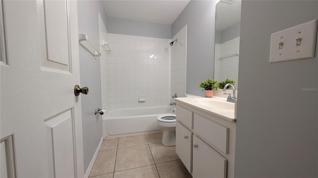 На продажу: $250,000 (3 спален, 2 ванн, 1246 Квадратных фут)