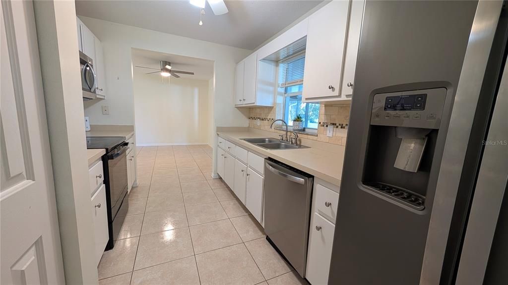 На продажу: $250,000 (3 спален, 2 ванн, 1246 Квадратных фут)