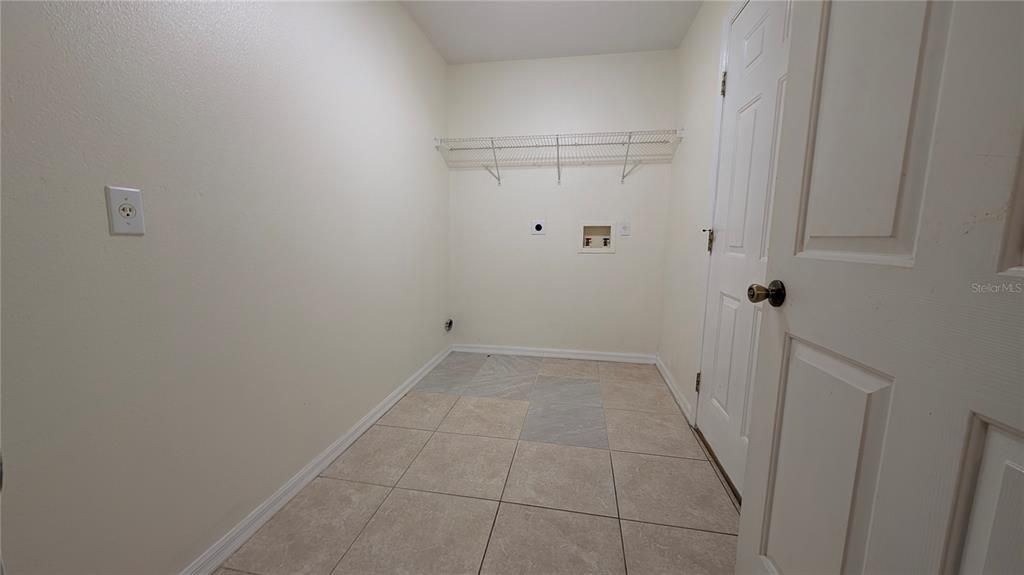 На продажу: $250,000 (3 спален, 2 ванн, 1246 Квадратных фут)