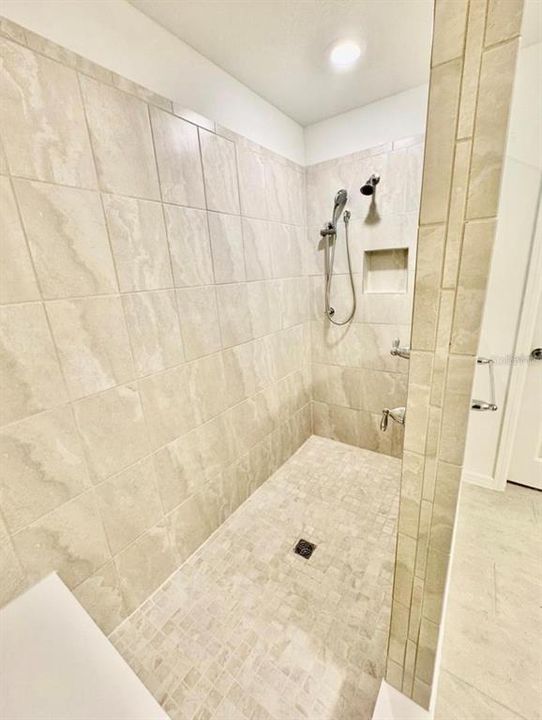 En Renta: $2,850 (4 camas, 3 baños, 2346 Pies cuadrados)