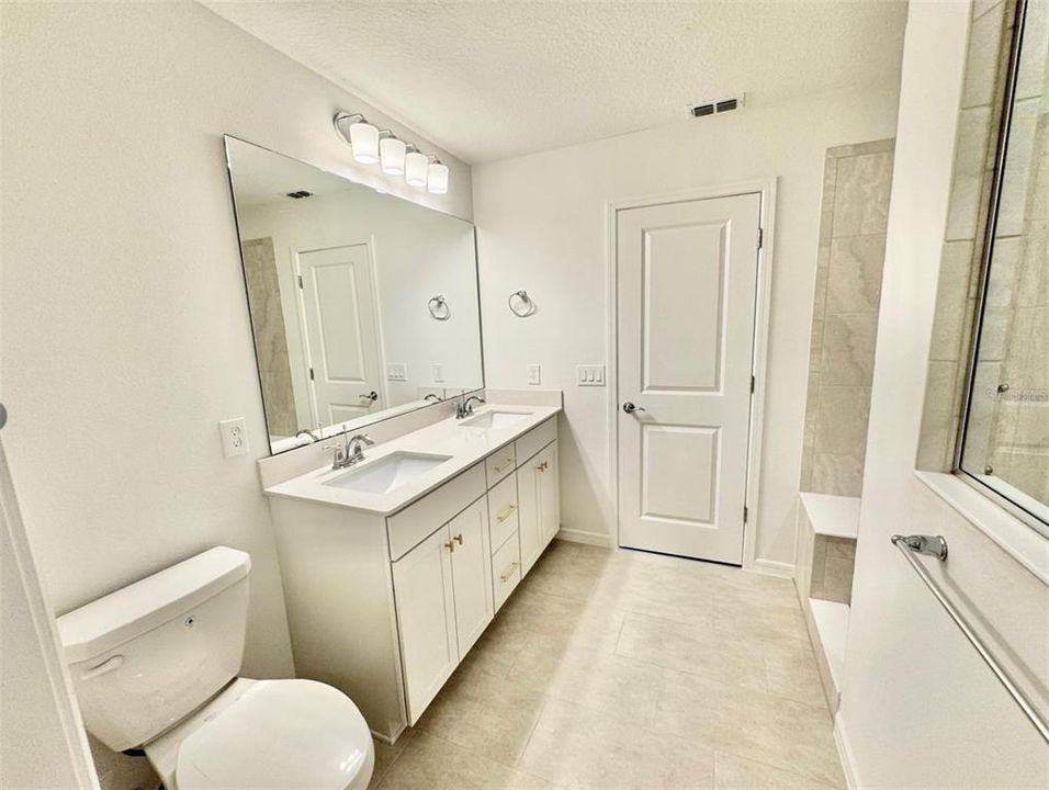 En Renta: $2,850 (4 camas, 3 baños, 2346 Pies cuadrados)