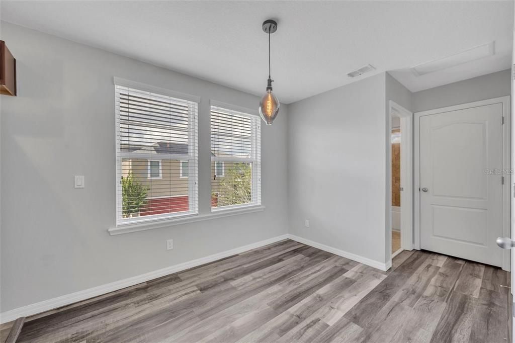 For Rent: $1,800 (1 beds, 1 baths, 662 Square Feet)