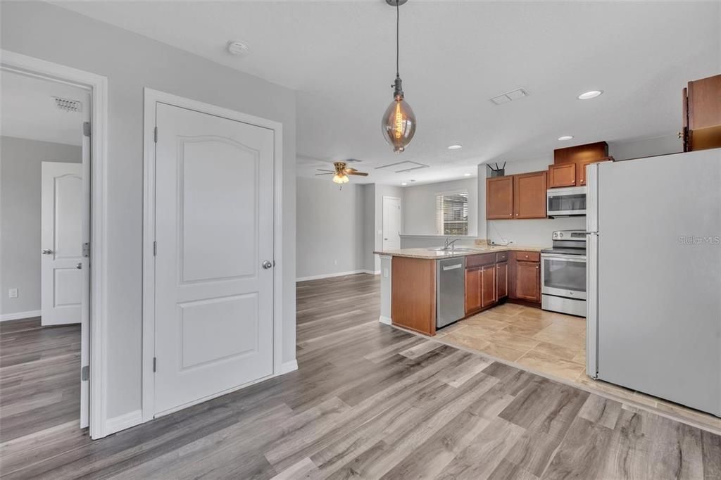 For Rent: $1,800 (1 beds, 1 baths, 662 Square Feet)