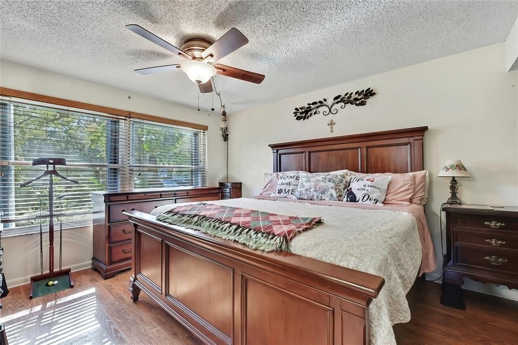 待售: $279,900 (2 贝兹, 2 浴室, 1286 平方英尺)