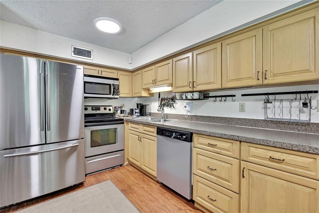 待售: $279,900 (2 贝兹, 2 浴室, 1286 平方英尺)