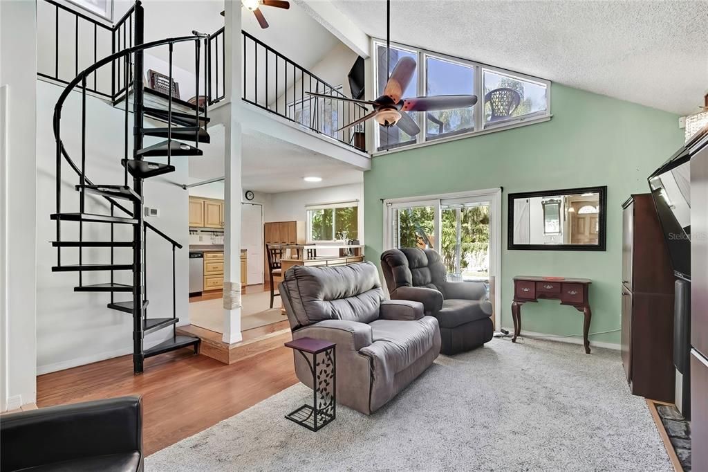 待售: $279,900 (2 贝兹, 2 浴室, 1286 平方英尺)