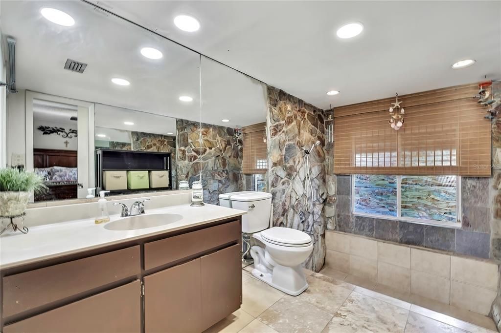 待售: $279,900 (2 贝兹, 2 浴室, 1286 平方英尺)