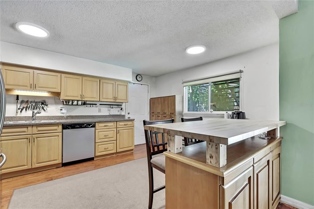 待售: $279,900 (2 贝兹, 2 浴室, 1286 平方英尺)