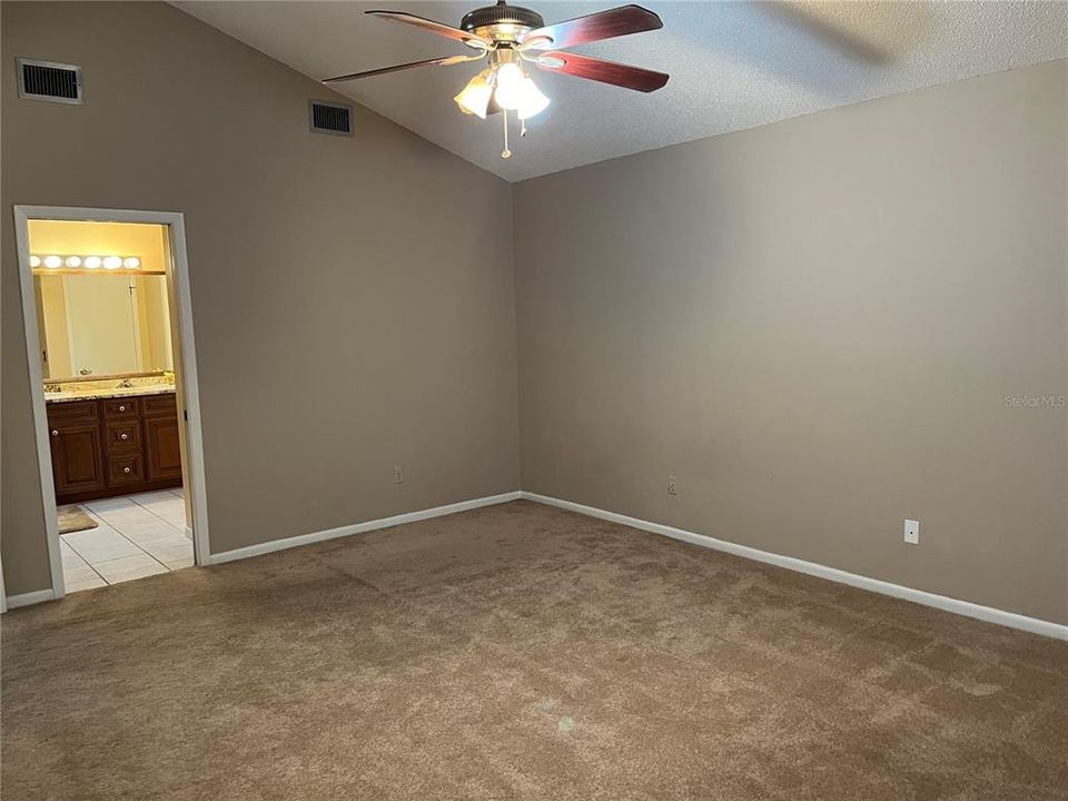 For Rent: $1,900 (2 beds, 2 baths, 1375 Square Feet)