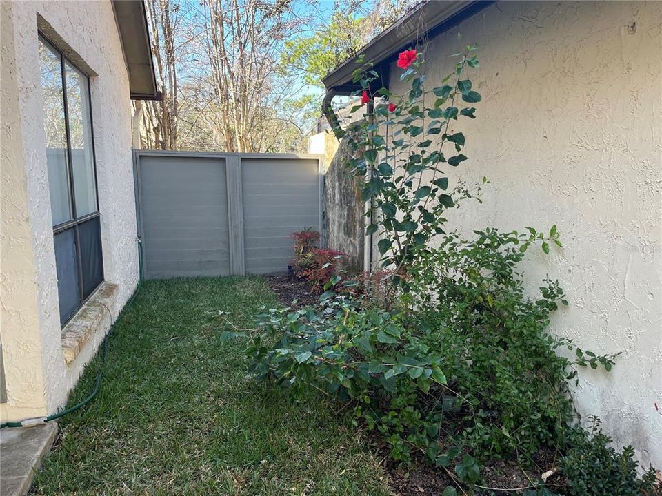 For Rent: $1,900 (2 beds, 2 baths, 1375 Square Feet)