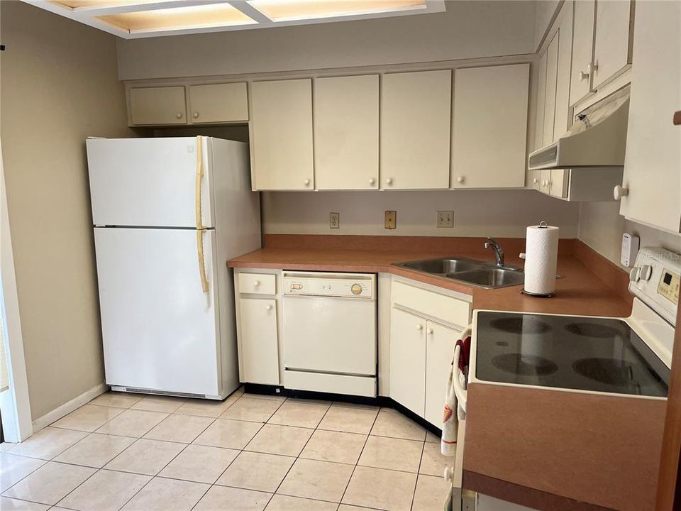 For Rent: $1,900 (2 beds, 2 baths, 1375 Square Feet)