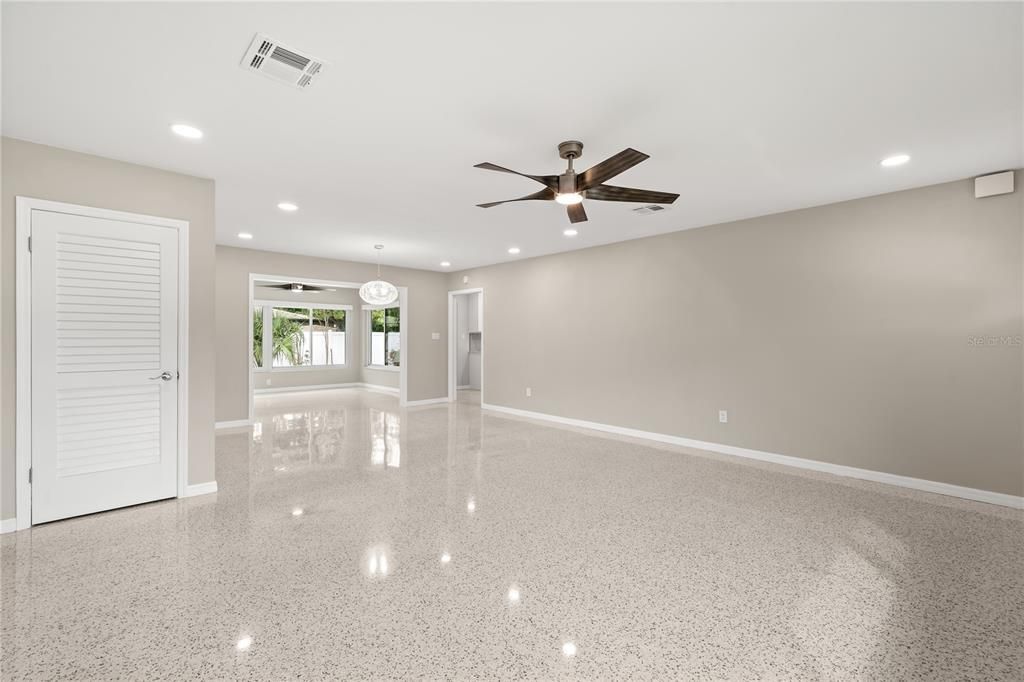 For Rent: $2,900 (2 beds, 2 baths, 1456 Square Feet)