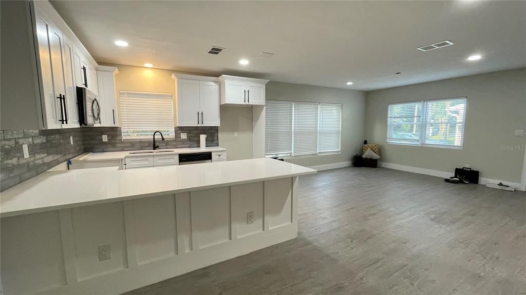 На продажу: $599,000 (0 спален, 0 ванн, 1163 Квадратных фут)