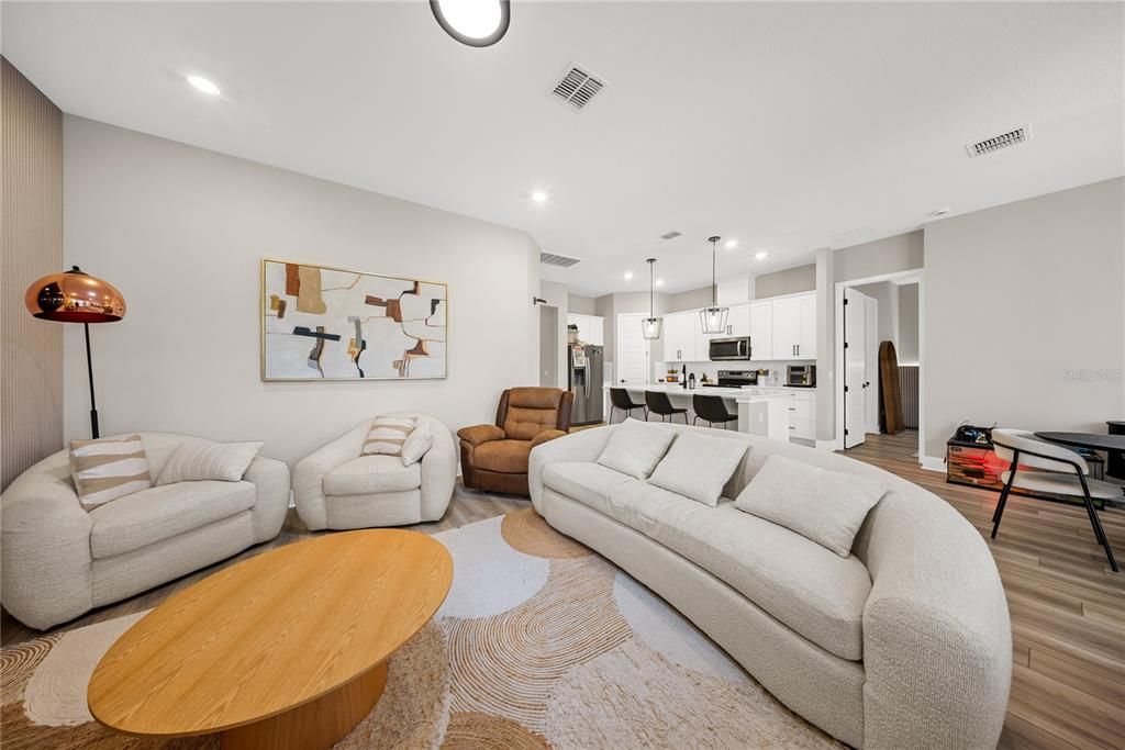 В аренду: $4,650 (4 спален, 3 ванн, 2082 Квадратных фут)