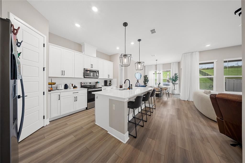 В аренду: $4,650 (4 спален, 3 ванн, 2082 Квадратных фут)