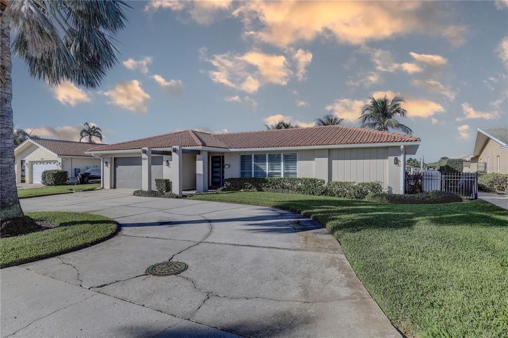 For Sale: $1,650,000 (4 beds, 3 baths, 2343 Square Feet)