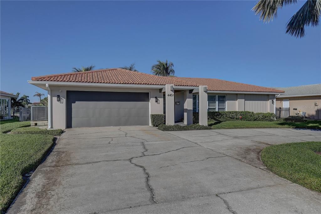 For Sale: $1,650,000 (4 beds, 3 baths, 2343 Square Feet)