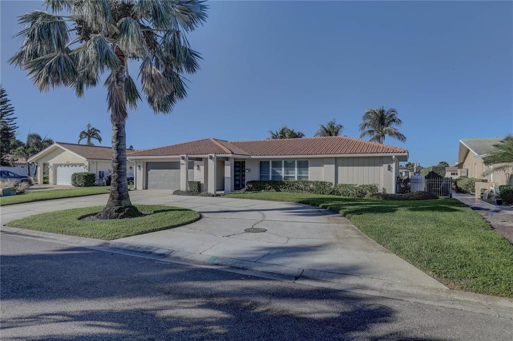 For Sale: $1,650,000 (4 beds, 3 baths, 2343 Square Feet)