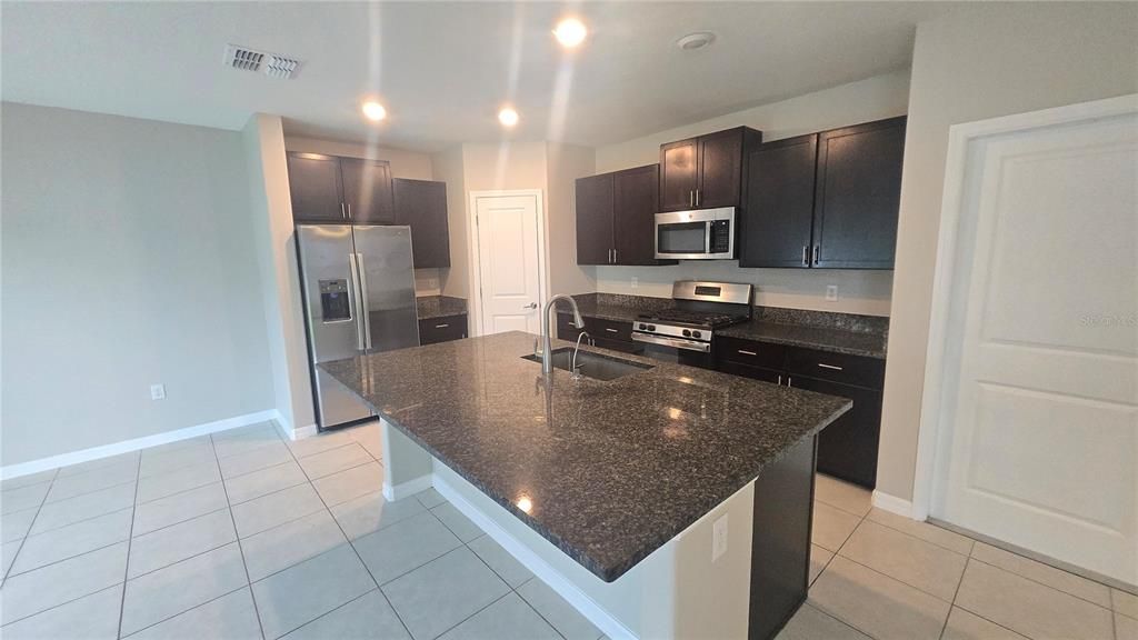 For Sale: $359,999 (4 beds, 2 baths, 1914 Square Feet)