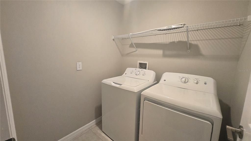 For Sale: $359,999 (4 beds, 2 baths, 1914 Square Feet)