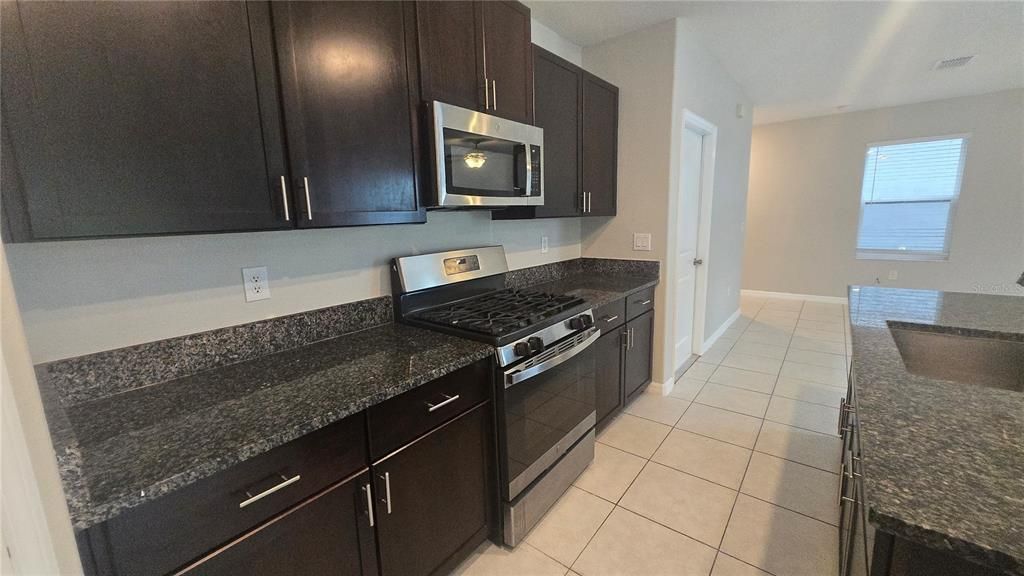 For Sale: $359,999 (4 beds, 2 baths, 1914 Square Feet)