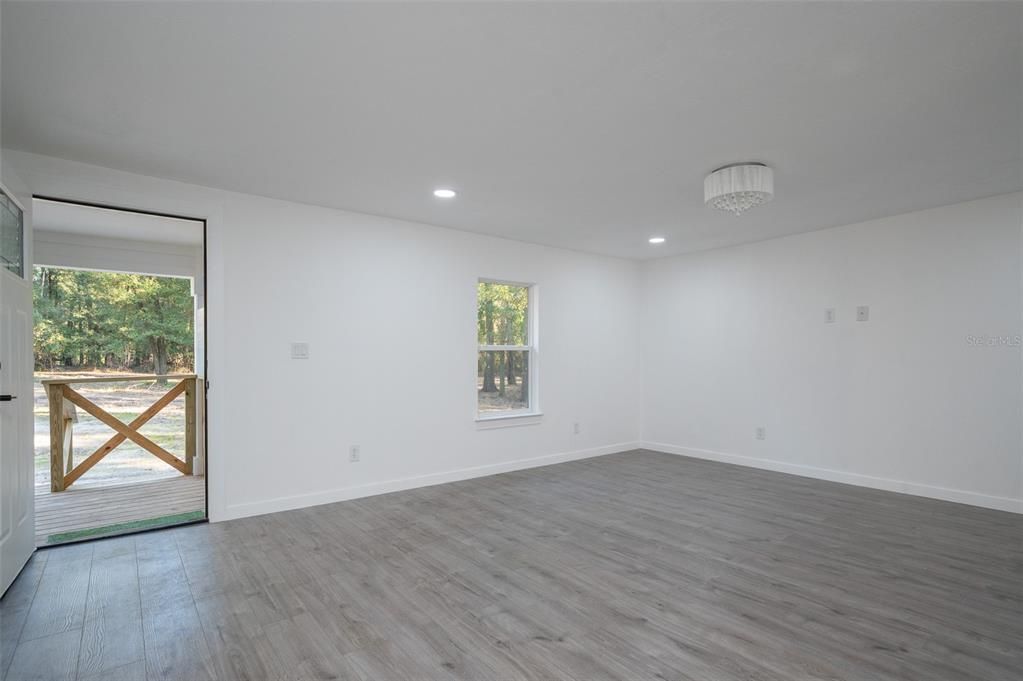 For Sale: $345,000 (3 beds, 2 baths, 1200 Square Feet)