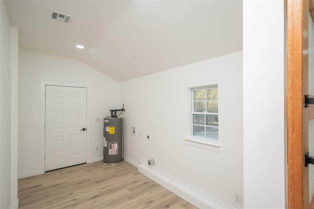 For Sale: $345,000 (3 beds, 2 baths, 1200 Square Feet)