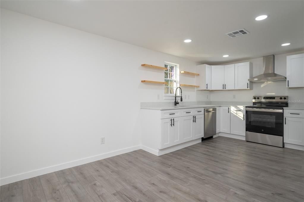 For Sale: $345,000 (3 beds, 2 baths, 1200 Square Feet)