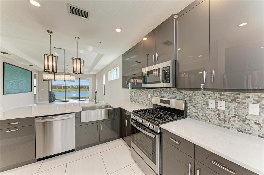 На продажу: $560,000 (2 спален, 2 ванн, 1671 Квадратных фут)