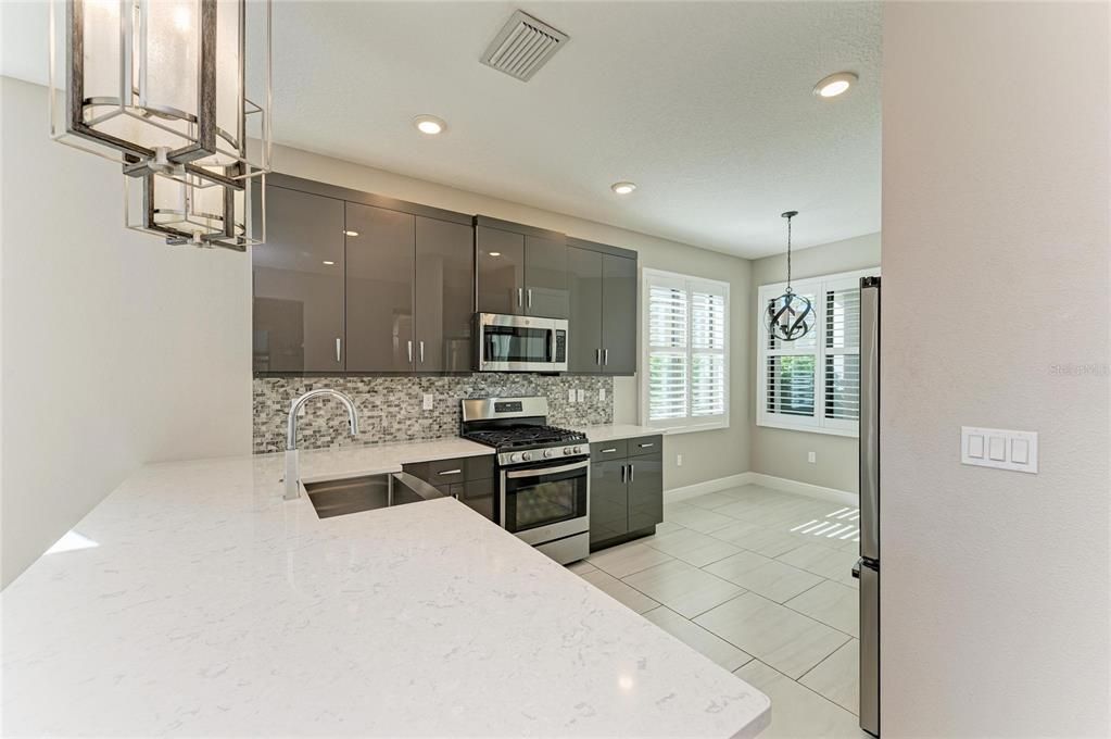 На продажу: $560,000 (2 спален, 2 ванн, 1671 Квадратных фут)