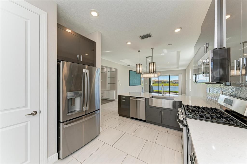 На продажу: $560,000 (2 спален, 2 ванн, 1671 Квадратных фут)