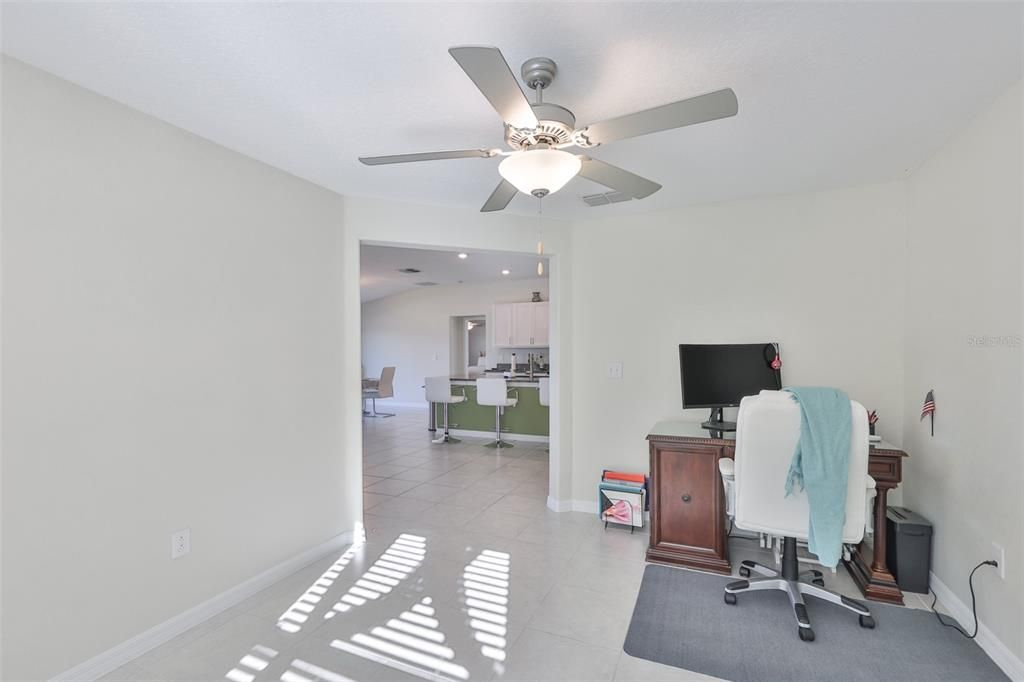 待售: $430,000 (4 贝兹, 3 浴室, 2557 平方英尺)