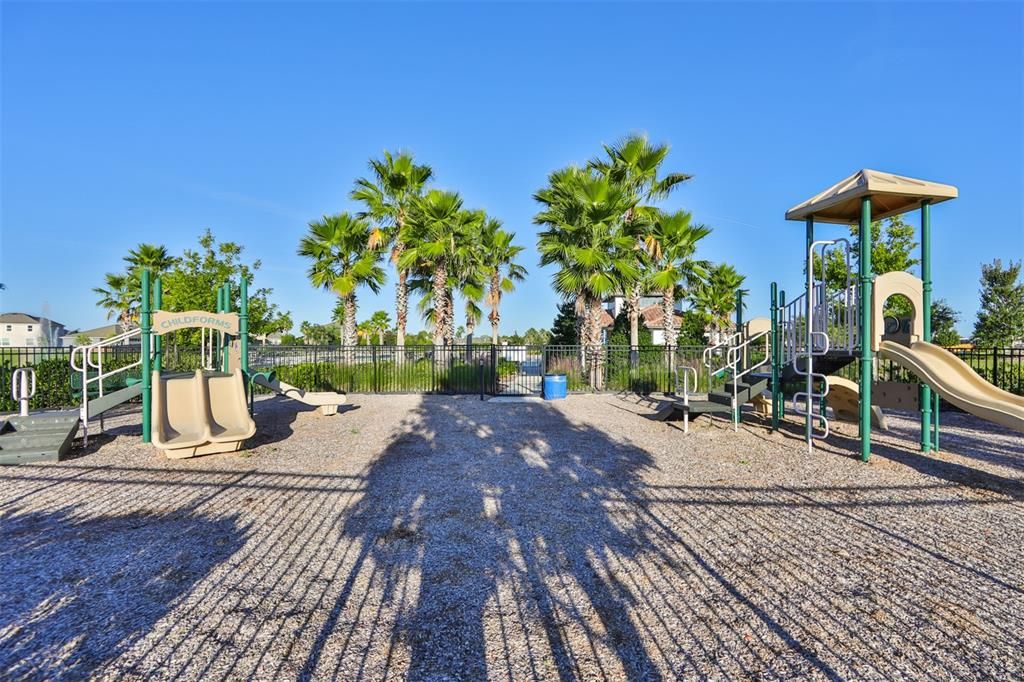 待售: $430,000 (4 贝兹, 3 浴室, 2557 平方英尺)