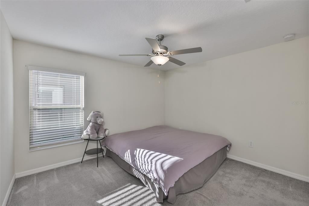 待售: $430,000 (4 贝兹, 3 浴室, 2557 平方英尺)