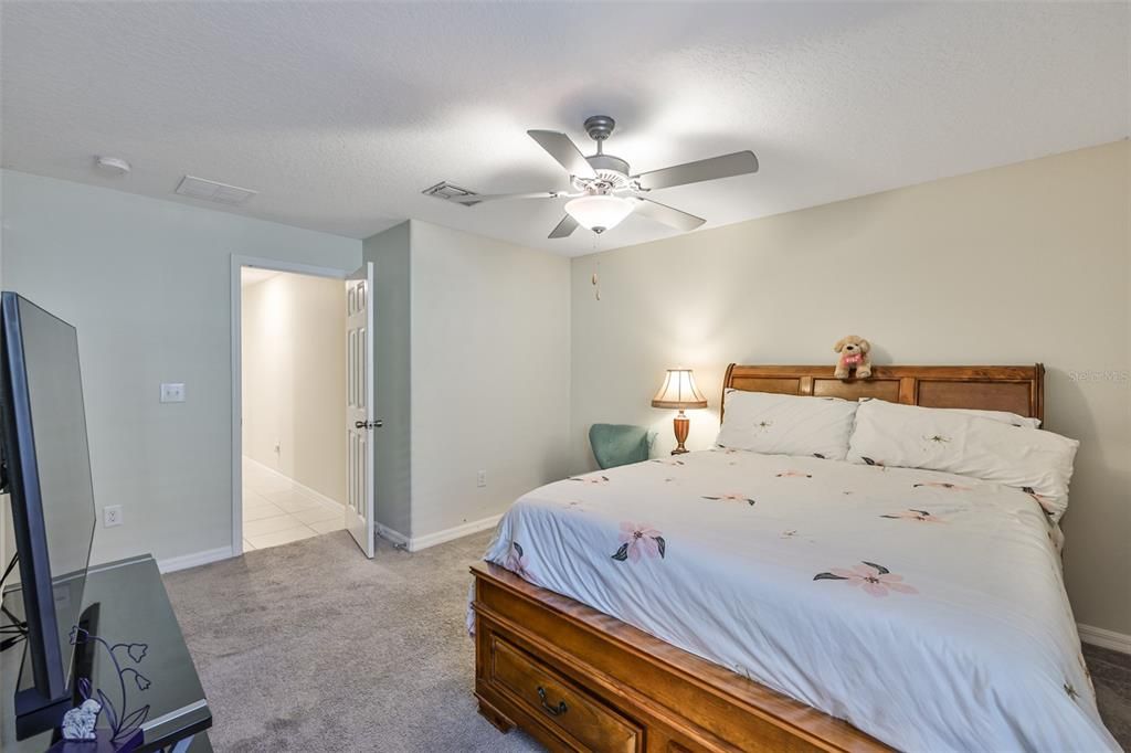 待售: $430,000 (4 贝兹, 3 浴室, 2557 平方英尺)