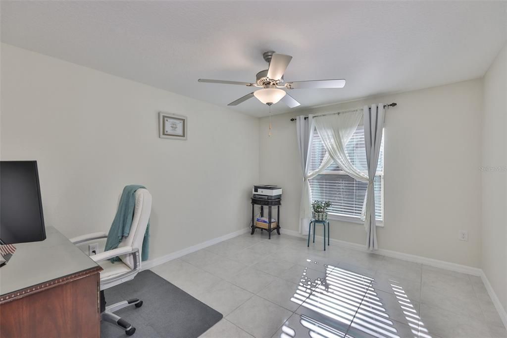 待售: $430,000 (4 贝兹, 3 浴室, 2557 平方英尺)